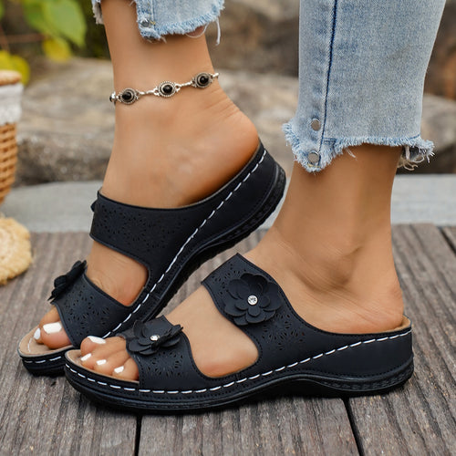 Solid-color Beach Sandals With A Fashionable Floral Design For Women
